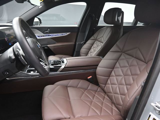 Used 2025 BMW 740i image 18