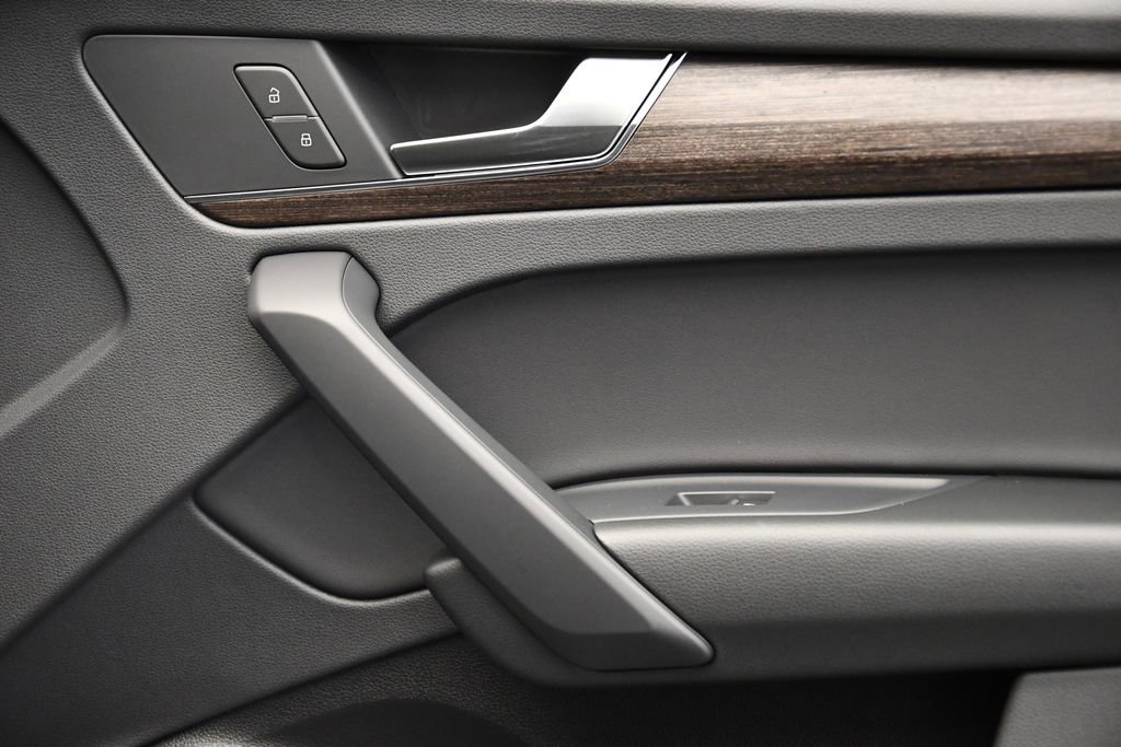 Used 2025 Audi Q5 2.0T Premium image 41