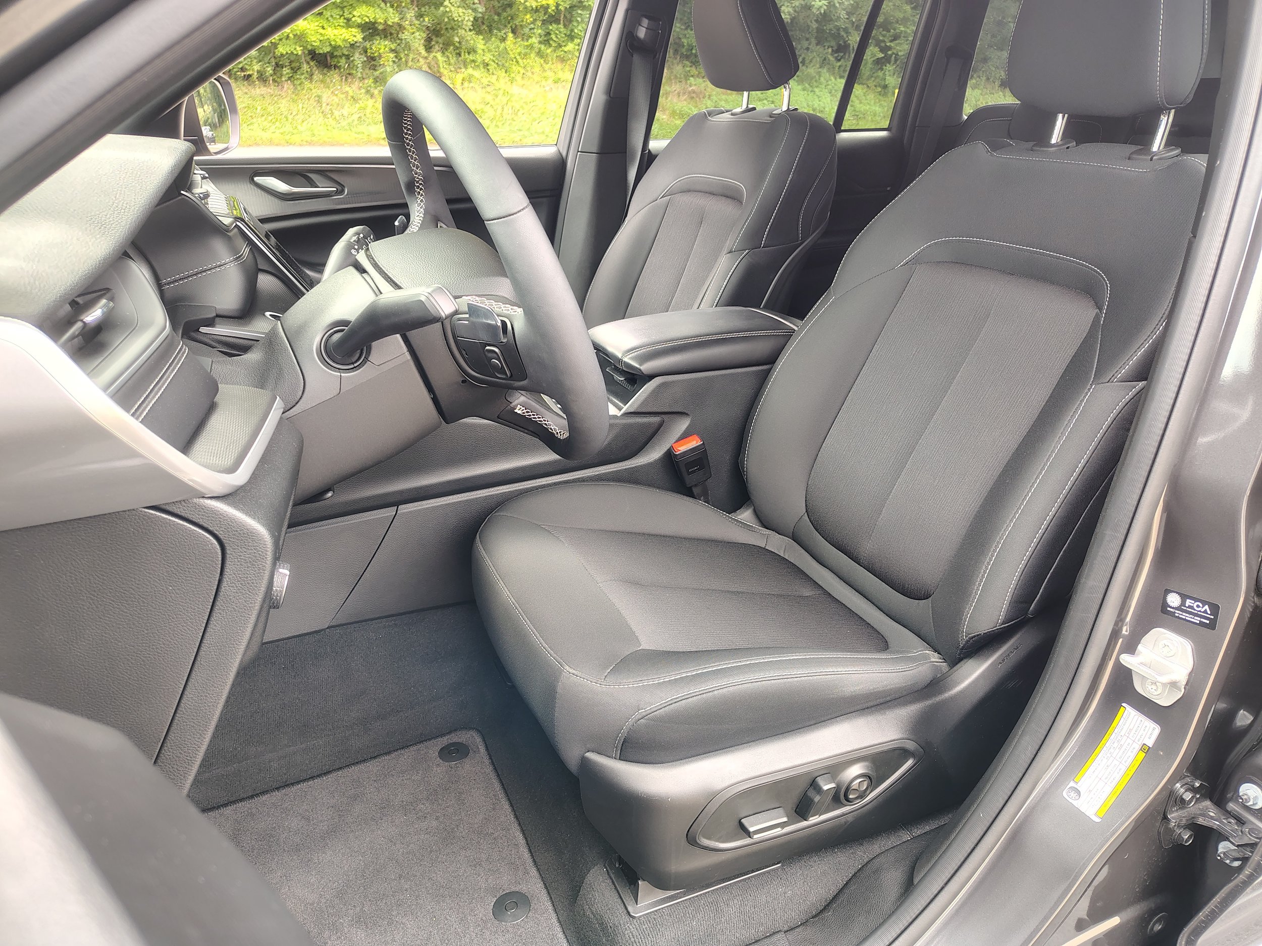 Certified 2025 Jeep Grand Cherokee Laredo X w/ Luxury Tech Group I AWD/4WD image 18