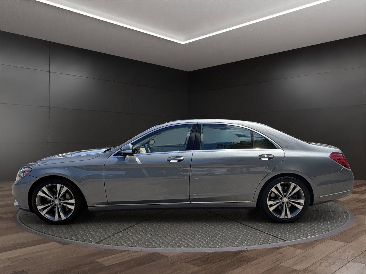 Used 2015 Mercedes-Benz S 550 4MATIC Sedan image 5