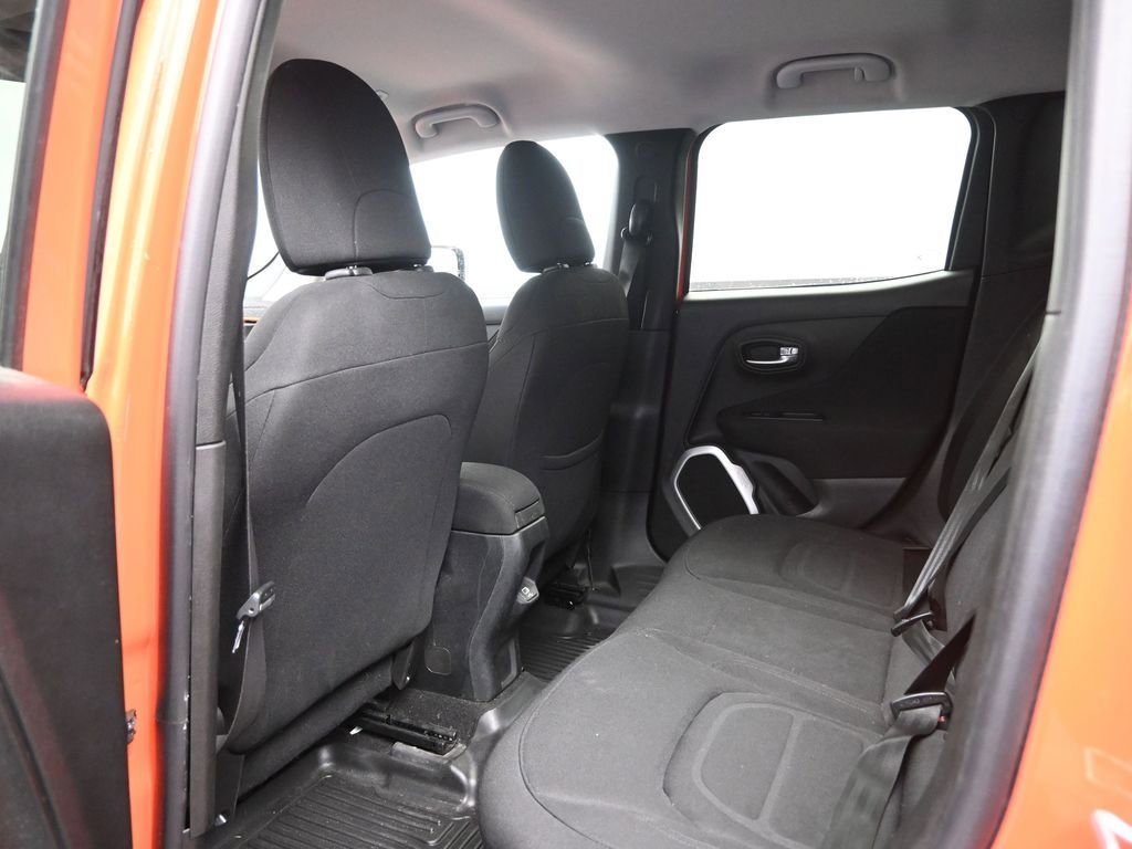 Used 2018 Jeep Renegade Latitude w/ Cold Weather Group image 29