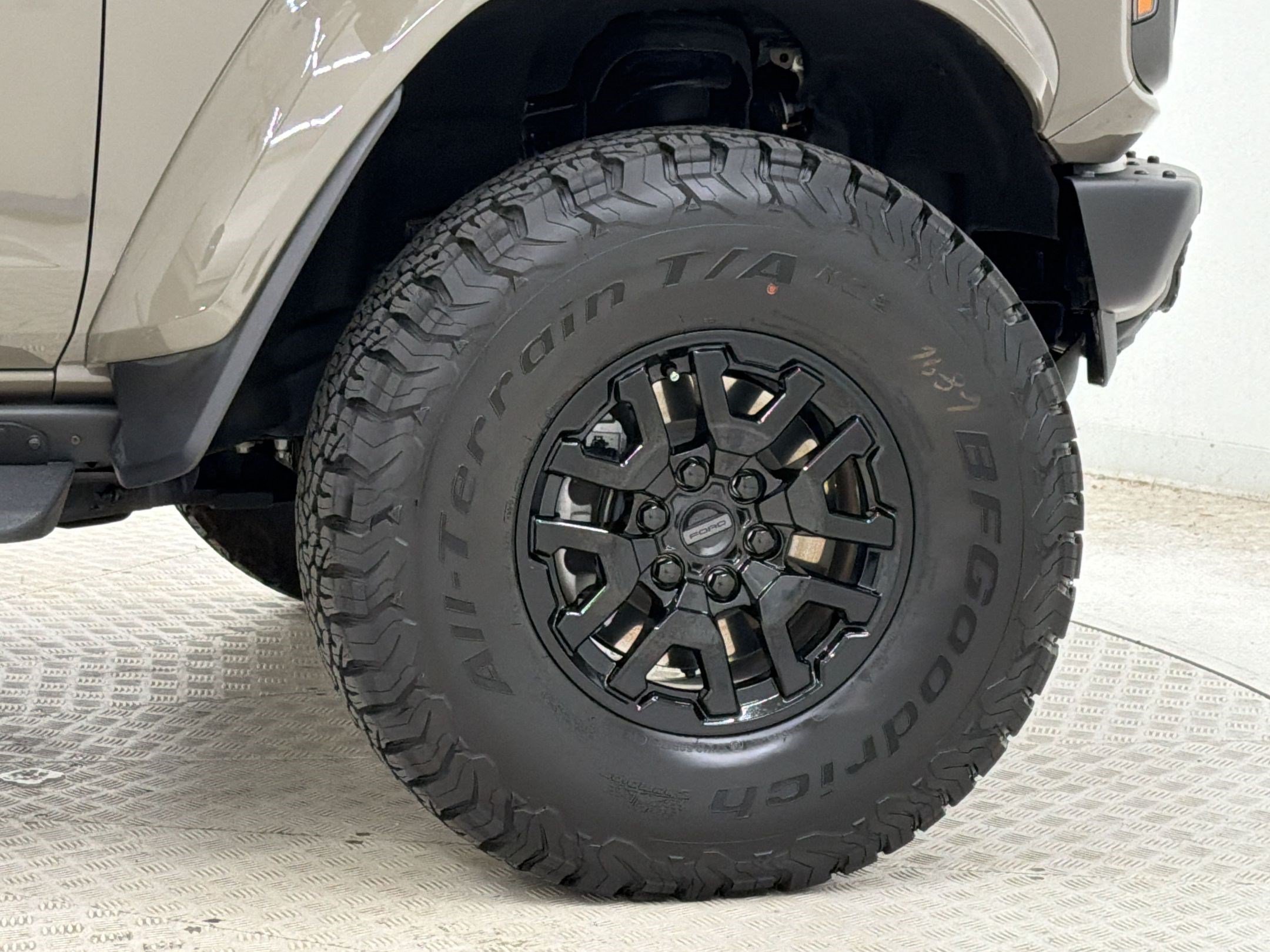 Used 2025 Ford Bronco Raptor w/ Interior Carbon Fiber Pack AWD/4WD image 13