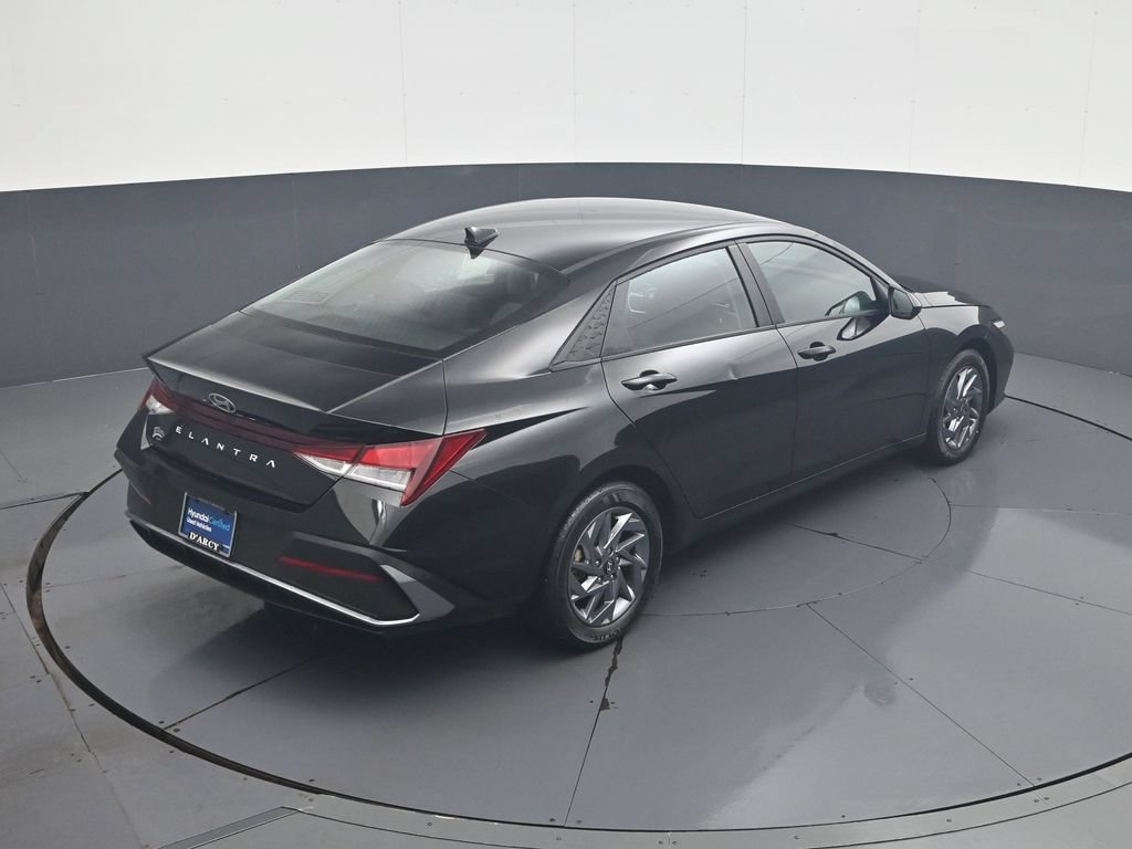 Certified 2024 Hyundai Elantra SEL FWD image 18