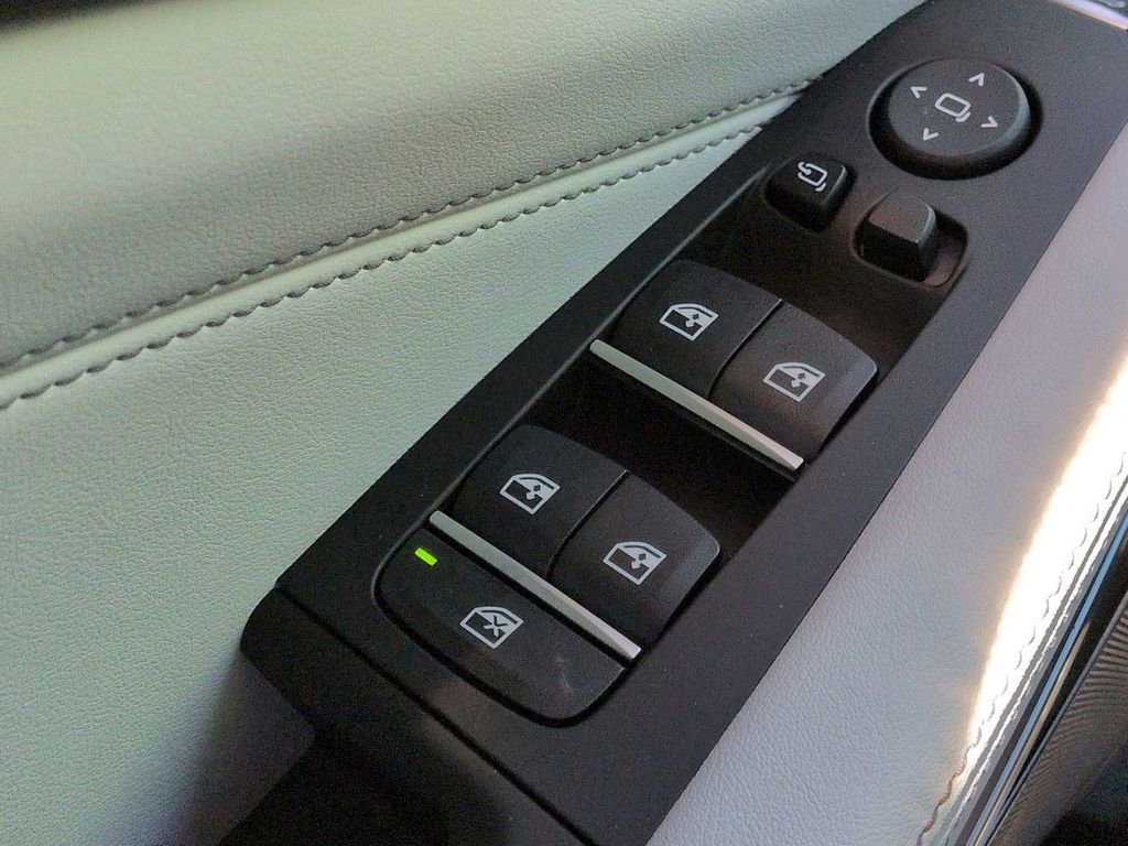 New 2026 BMW X5 xDrive40i w/ M Sport Package image 24