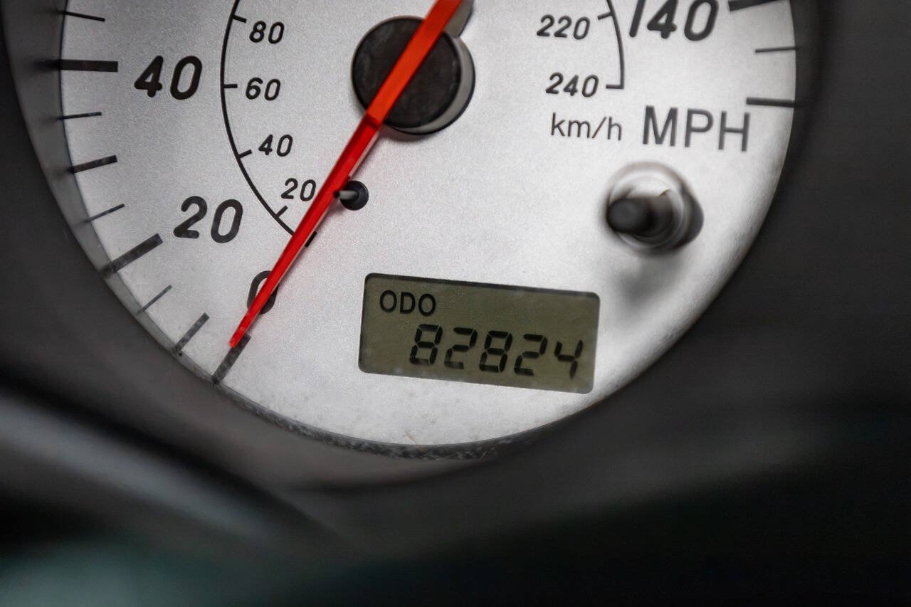 Used 2000 Toyota MR2 RWD image 12