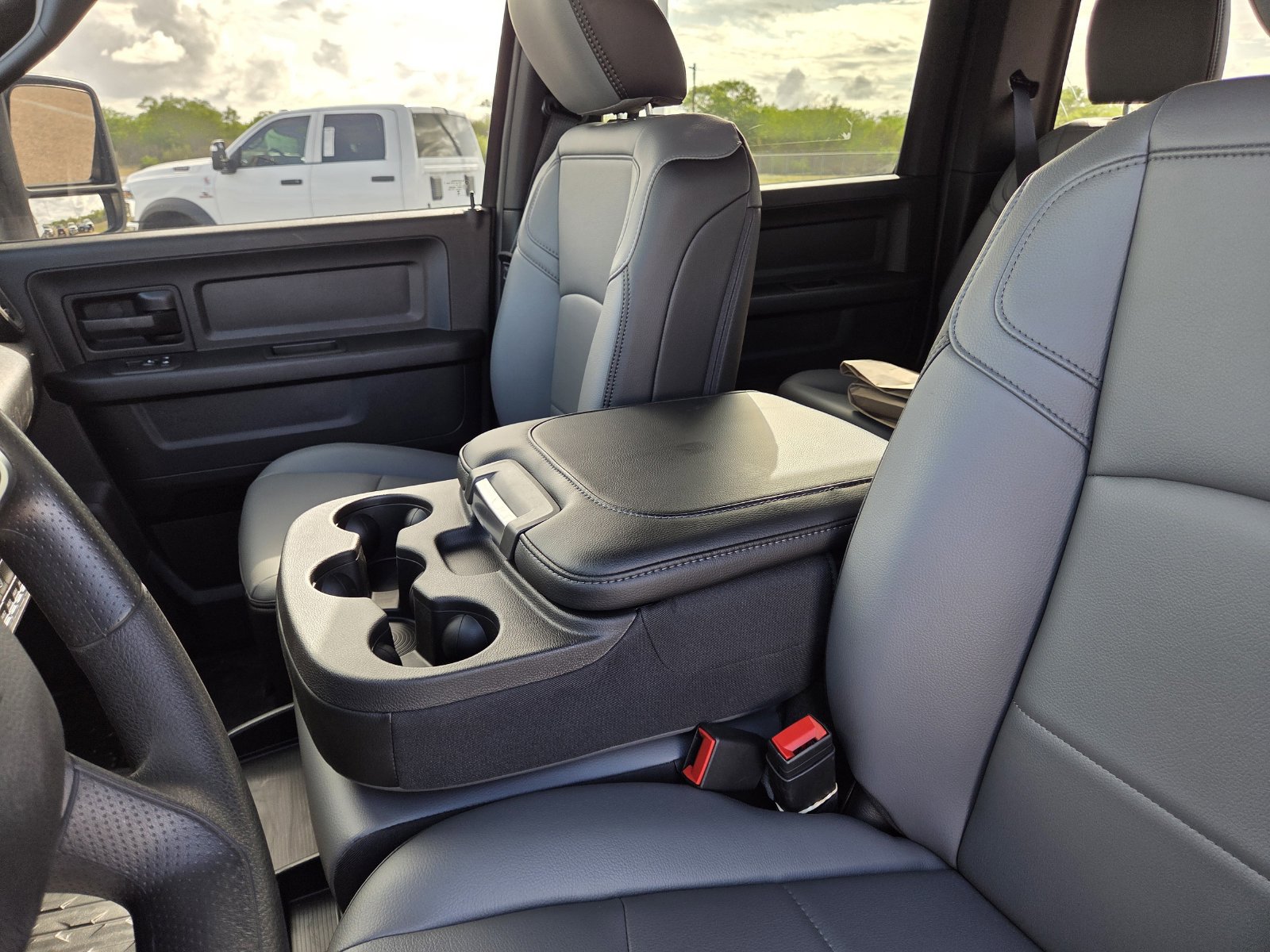 New 2026 RAM 3500 Tradesman AWD/4WD image 32