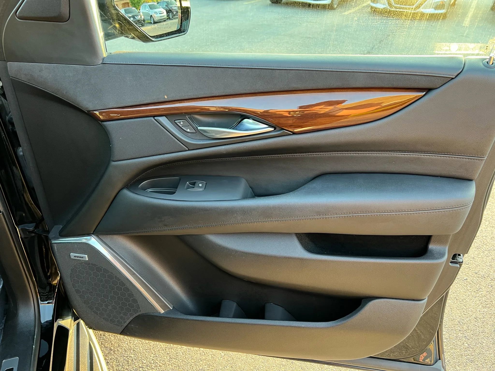 Used 2017 Cadillac Escalade Premium Luxury image 19