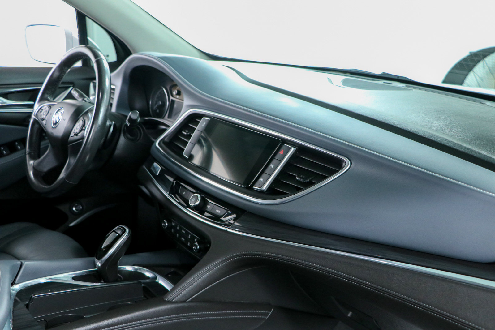 Used 2020 Buick Enclave Premium w/ Sun and Sites Package FWD image 28