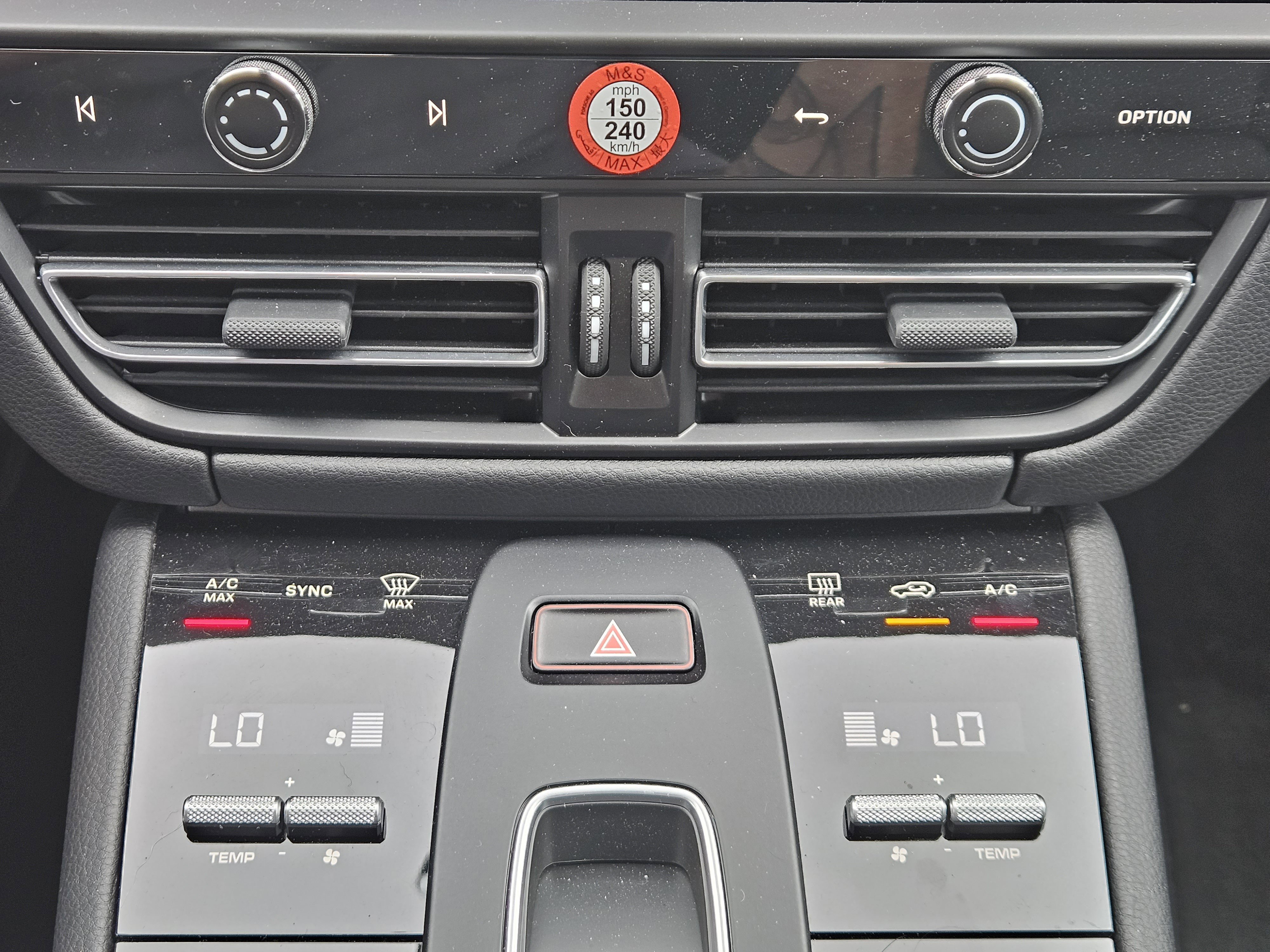 Certified 2025 Porsche Macan image 19