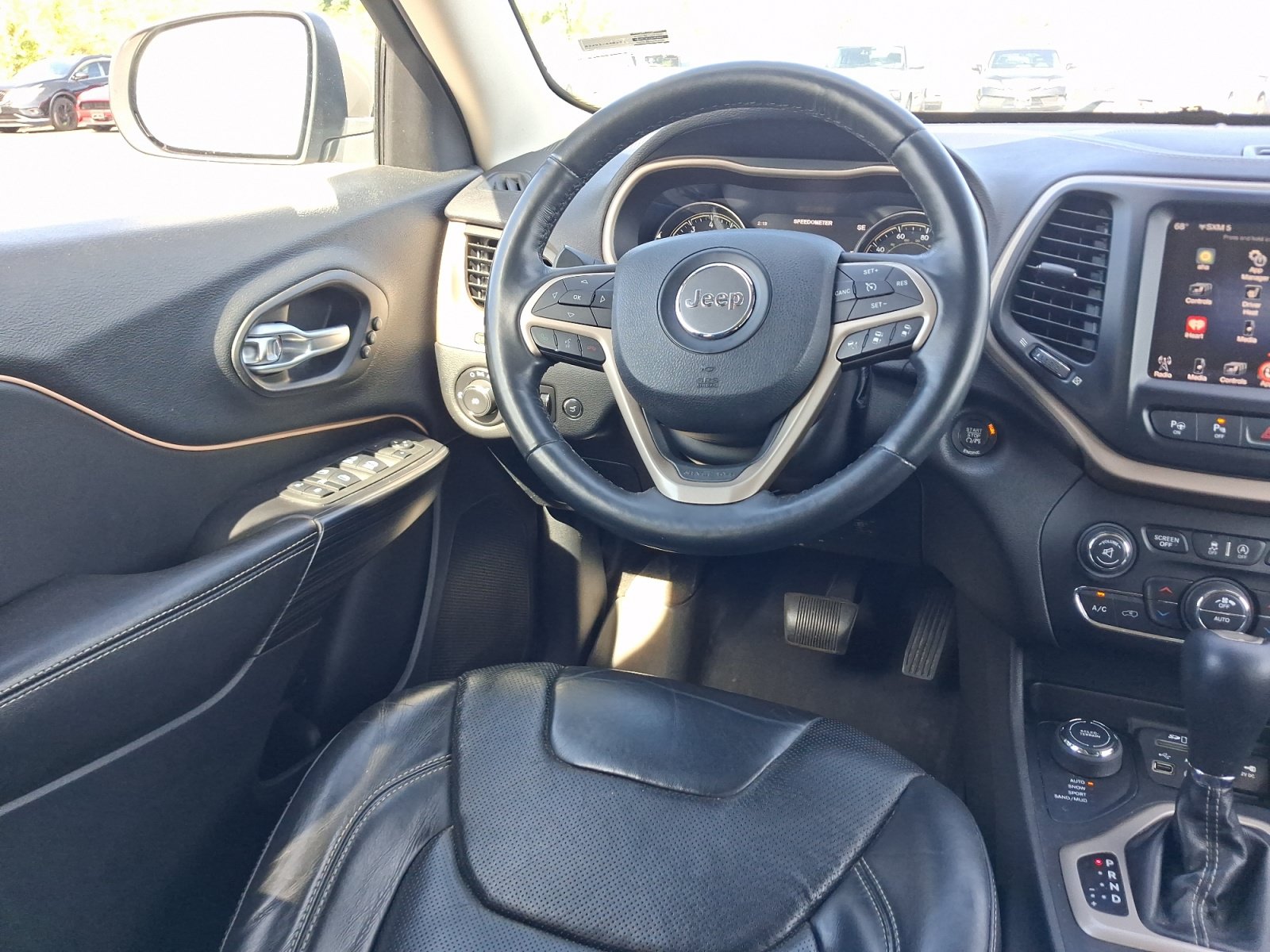 Used 2015 Jeep Cherokee Limited w/ Luxury Group AWD/4WD image 21