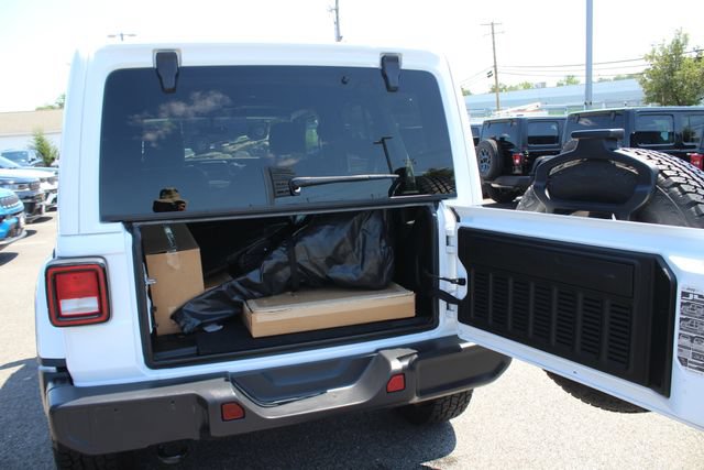 Used 2018 Jeep Wrangler Unlimited Sahara w/ Dual Top Group AWD/4WD image 47