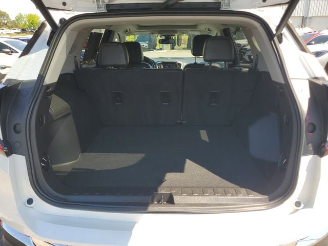 Used 2022 GMC Terrain SLT w/ Infotainment Package II FWD image 10