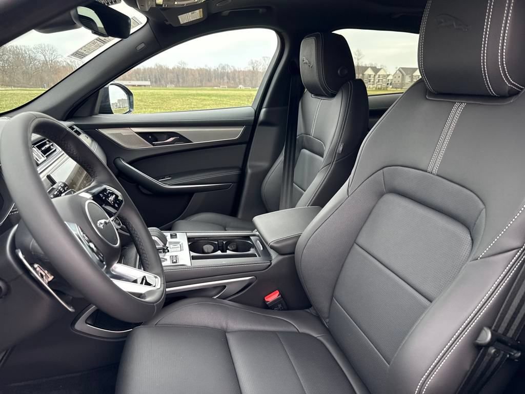 Used 2026 Jaguar F-PACE R-Dynamic S AWD/4WD image 13