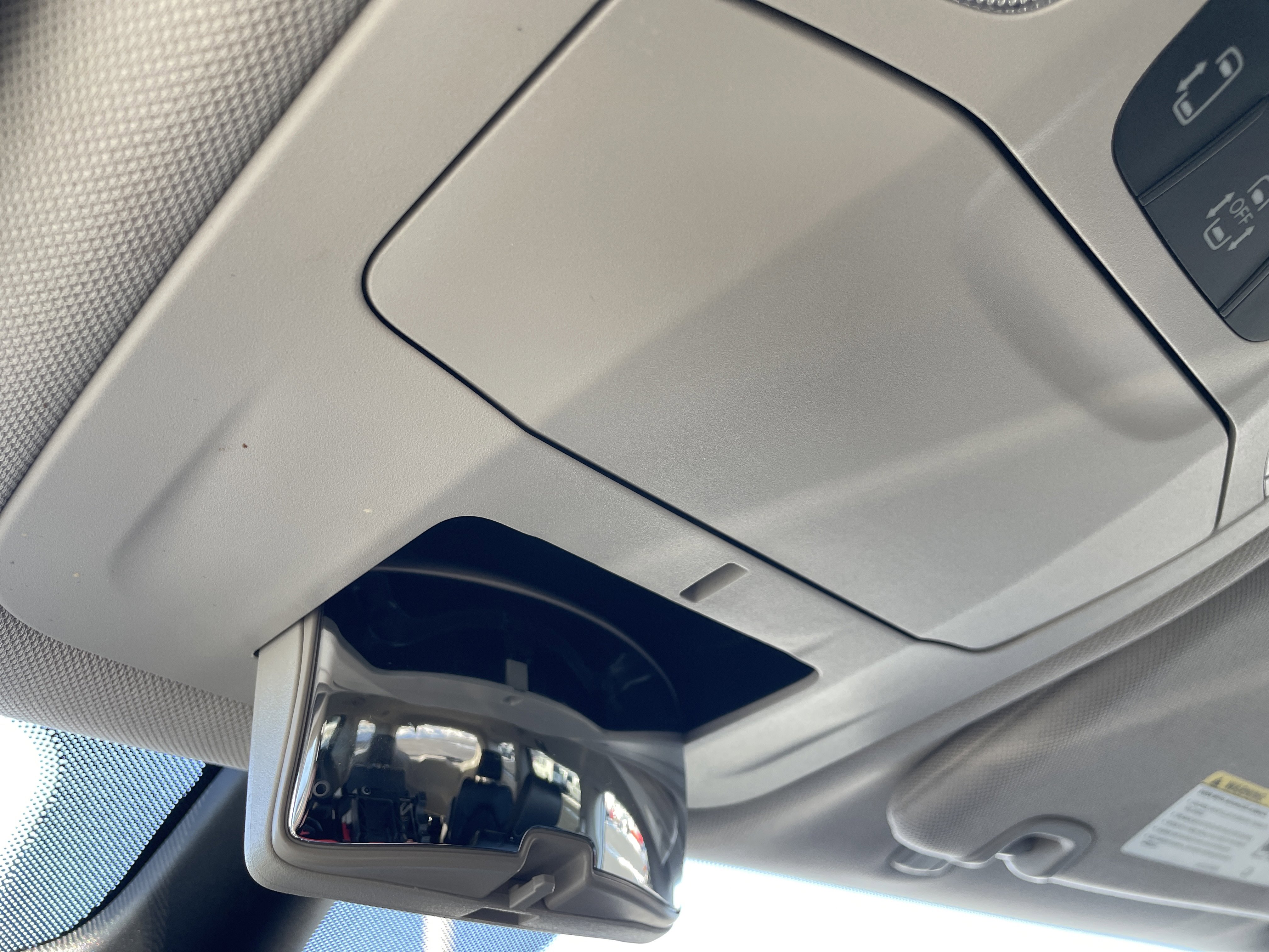 Used 2024 Chrysler Pacifica Touring-L image 37