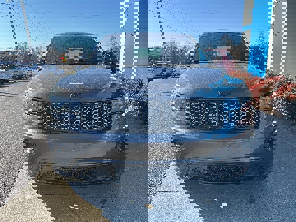 Used 2019 Jeep Grand Cherokee Altitude image 4