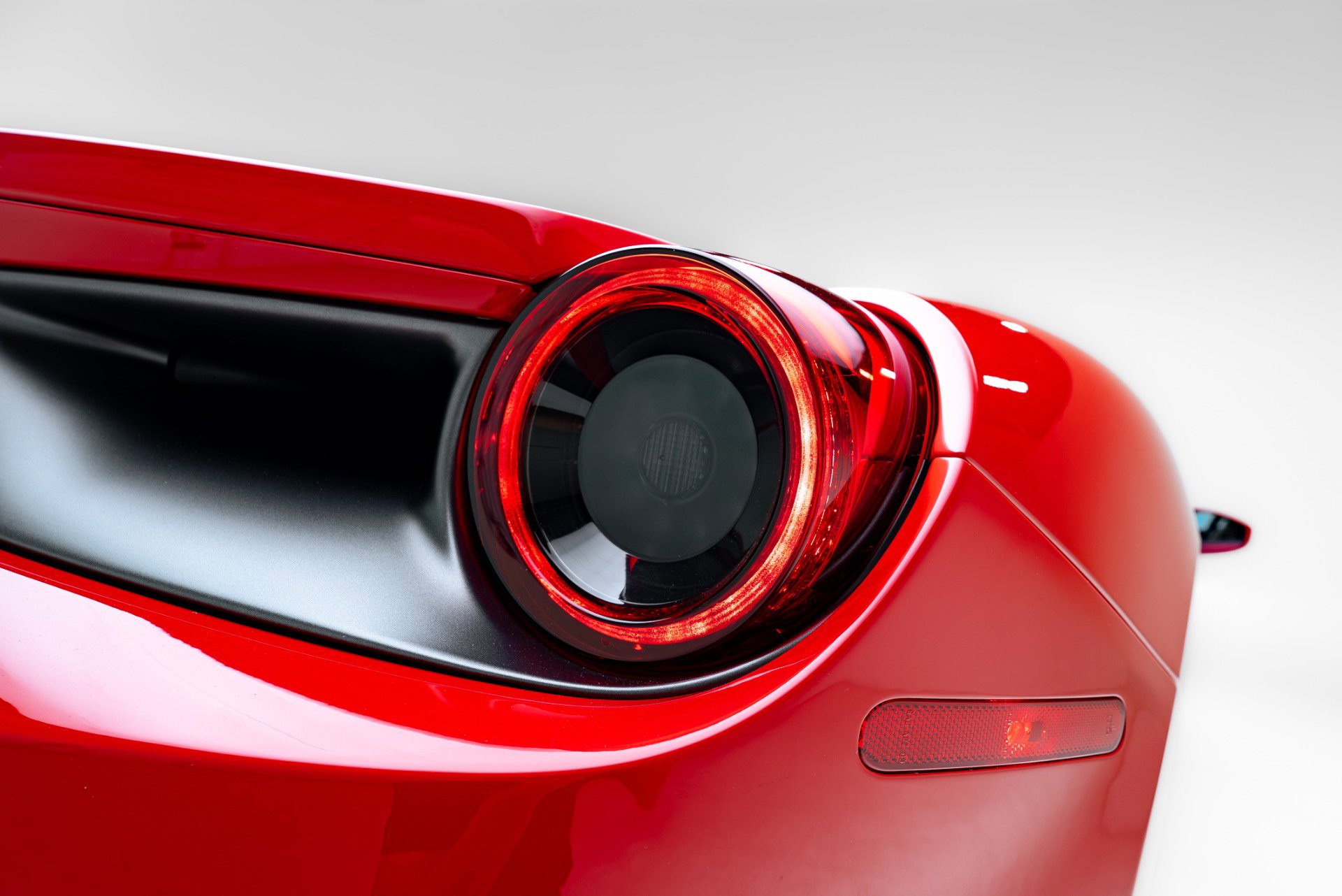 Used 2018 Ferrari 488 GTB image 32