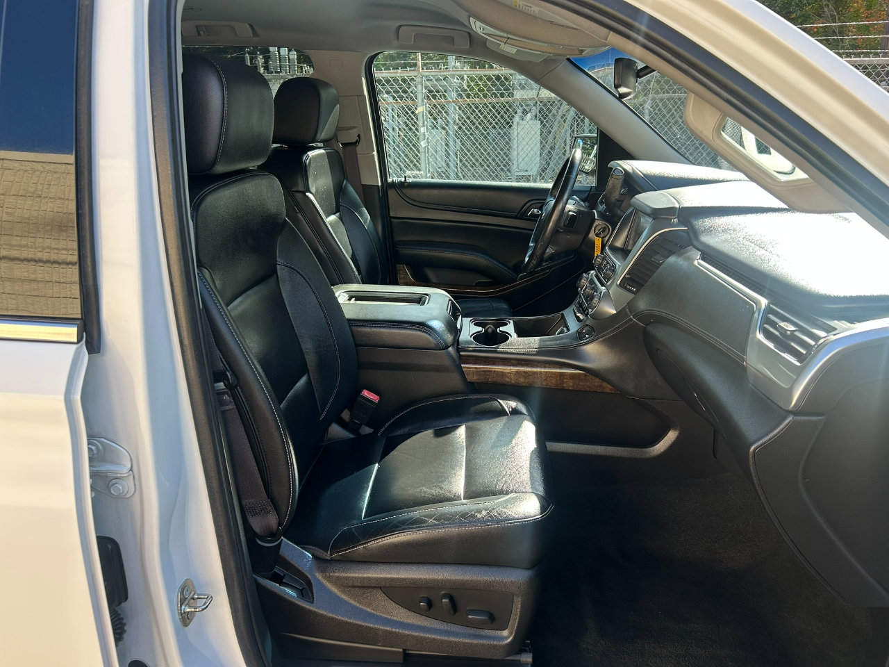 Used 2017 Chevrolet Suburban LT image 18