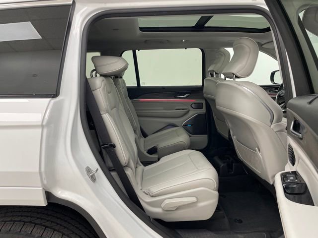 Used 2021 Jeep Grand Cherokee L Overland w/ Luxury Tech Group IV AWD/4WD image 16