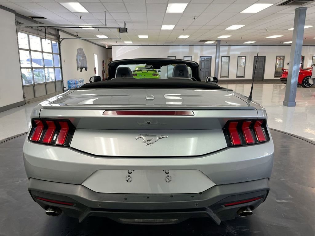 Used 2025 Ford Mustang Premium RWD image 7