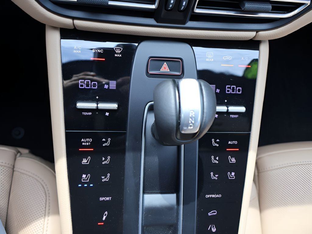 Certified 2024 Porsche Macan S AWD/4WD image 25