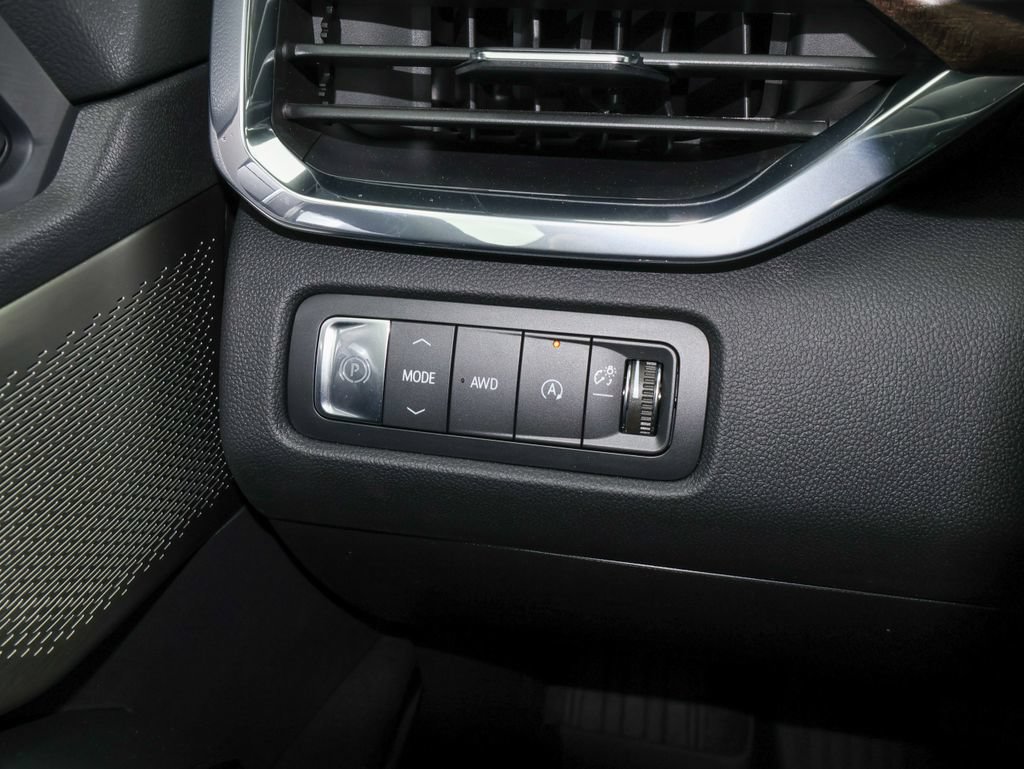 New 2026 GMC Acadia Denali Ultimate w/ LPO, Floor Liner Package AWD/4WD image 32