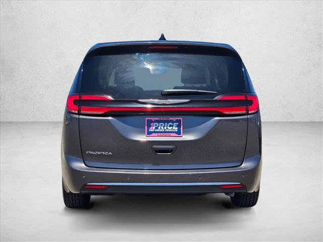 Used 2023 Chrysler Pacifica Touring-L FWD image 7