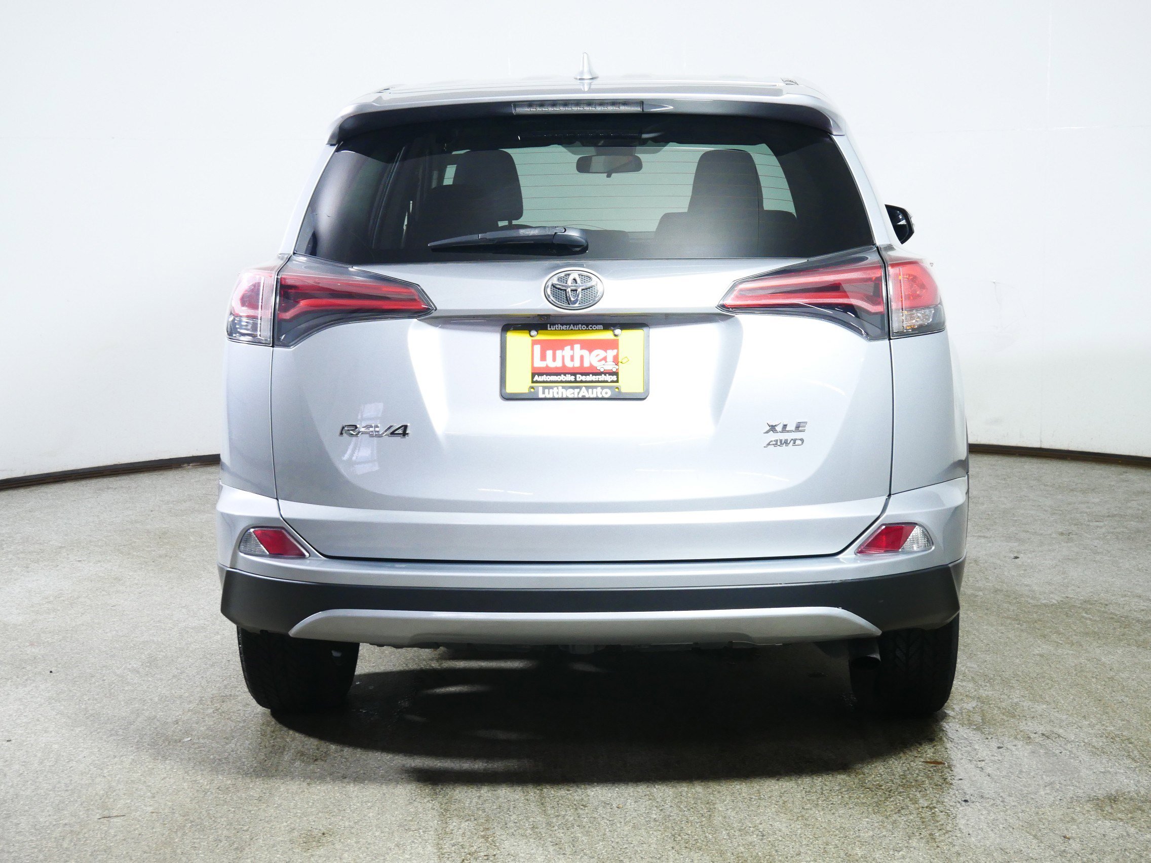 Used 2018 Toyota RAV4 XLE image 6