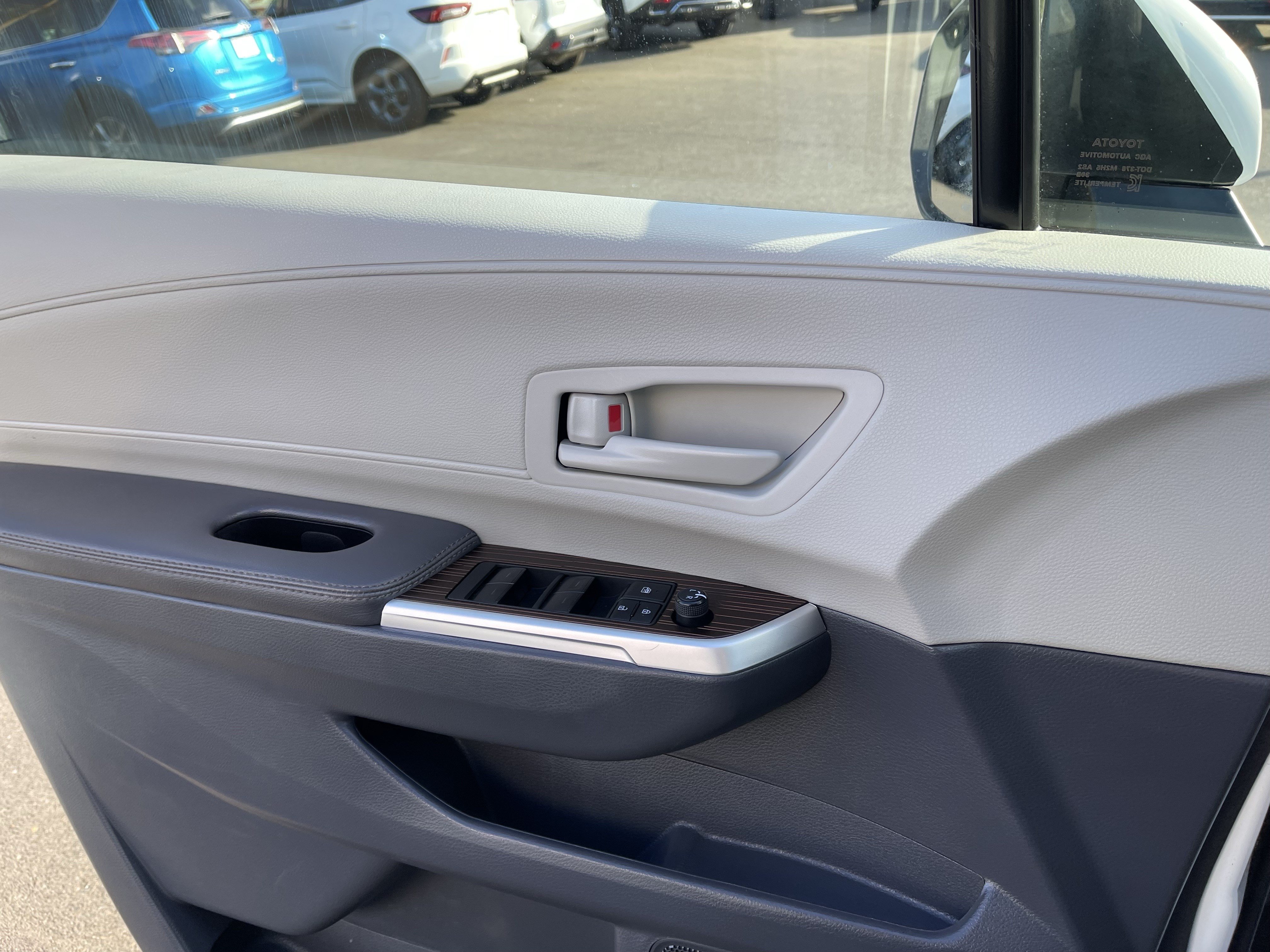 Certified 2024 Toyota Sienna LE AWD/4WD image 24