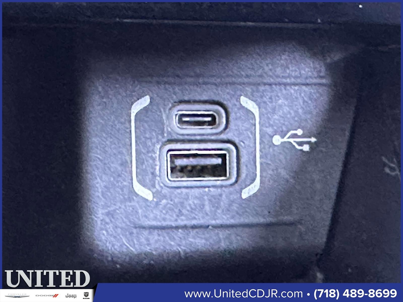 Used 2023 Jeep Compass Latitude w/ Sun and Sound Group image 28