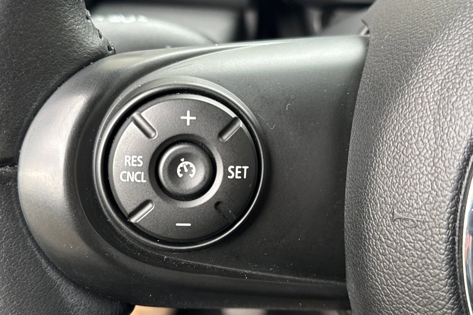 Used 2019 MINI Cooper 2-Door Hardtop image 24