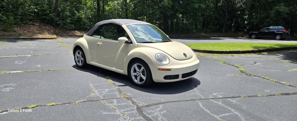 Used 2010 Volkswagen Beetle Convertible FWD image 3