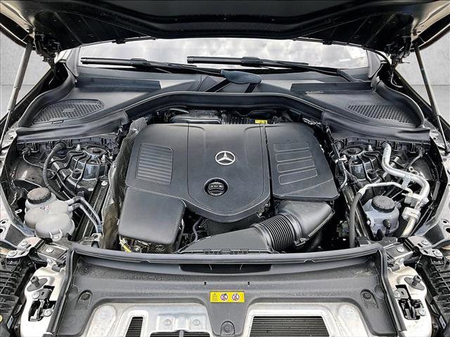 Used 2024 Mercedes-Benz GLC 300 4MATIC image 11