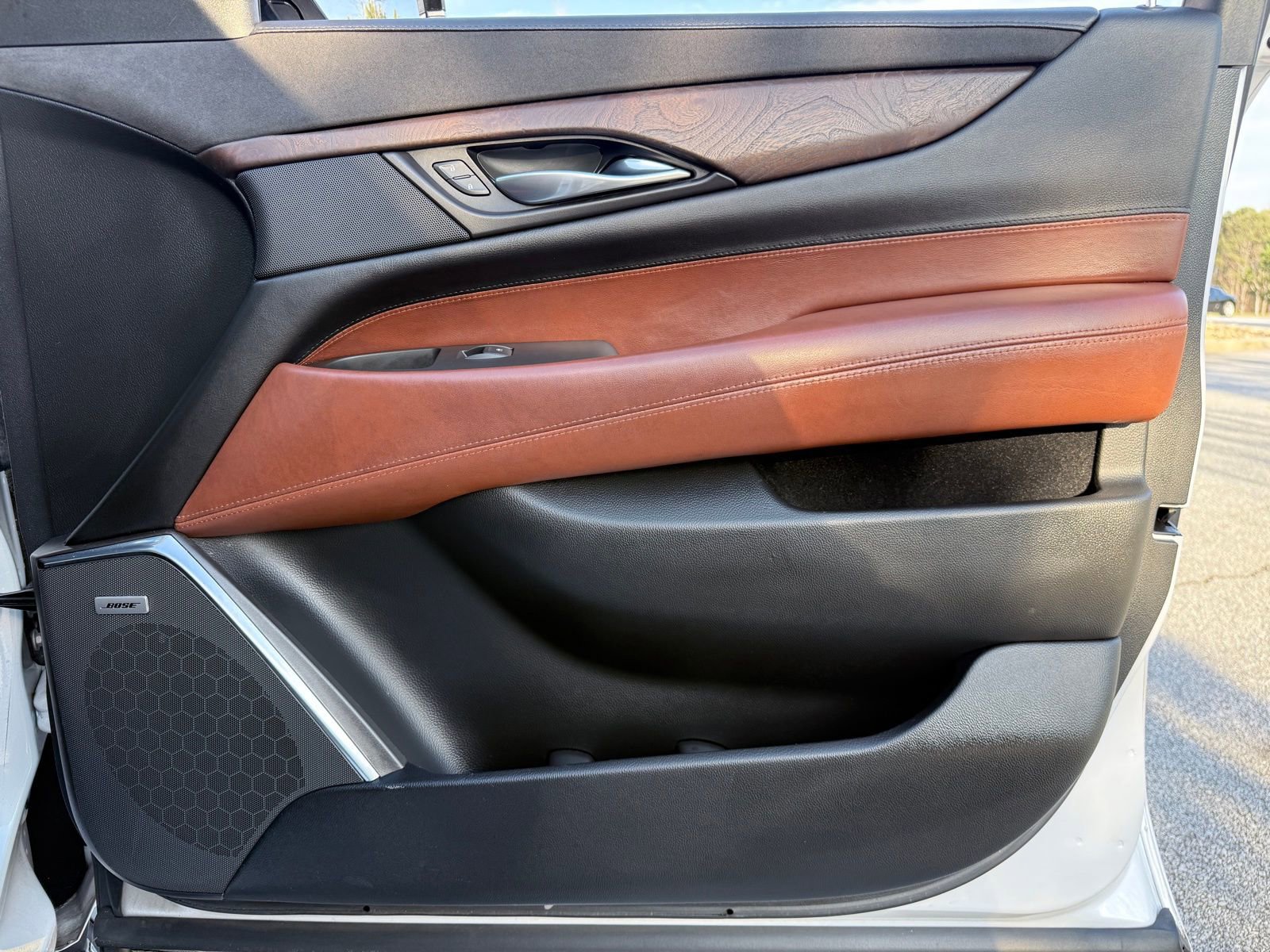 Used 2016 Cadillac Escalade Luxury image 43