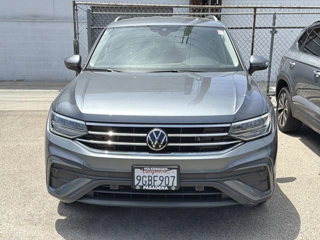 Used 2023 Volkswagen Tiguan SE FWD image 2