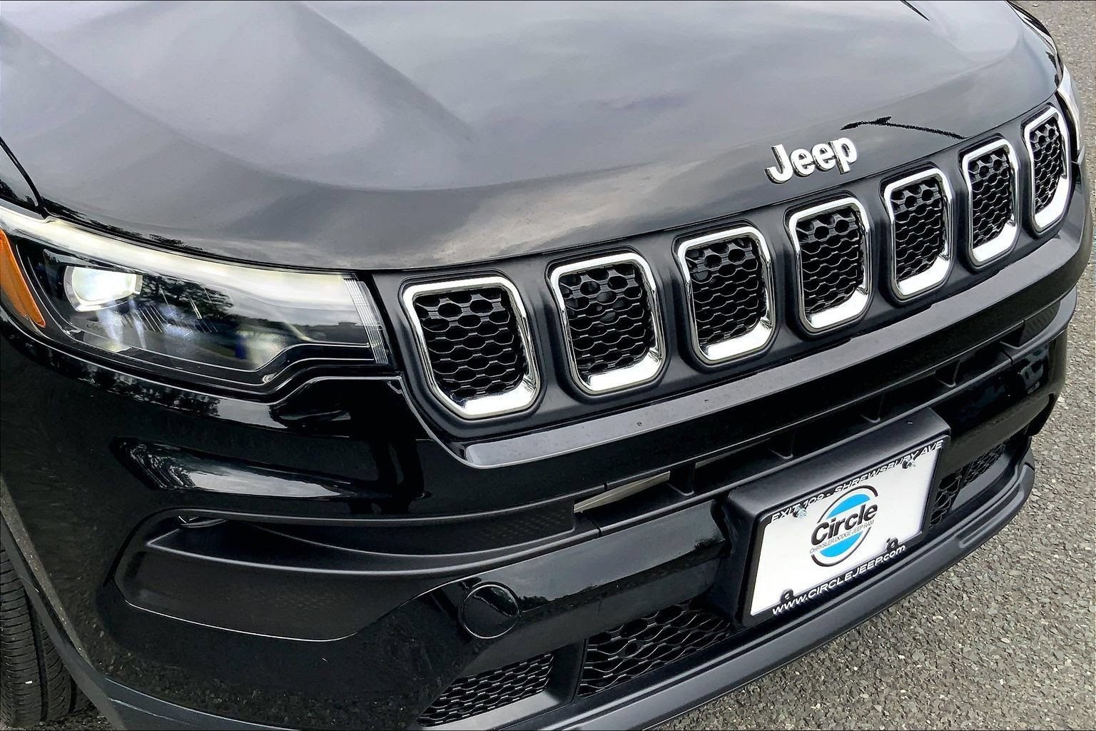 Certified 2023 Jeep Compass Latitude w/ Sun and Sound Group AWD/4WD image 29
