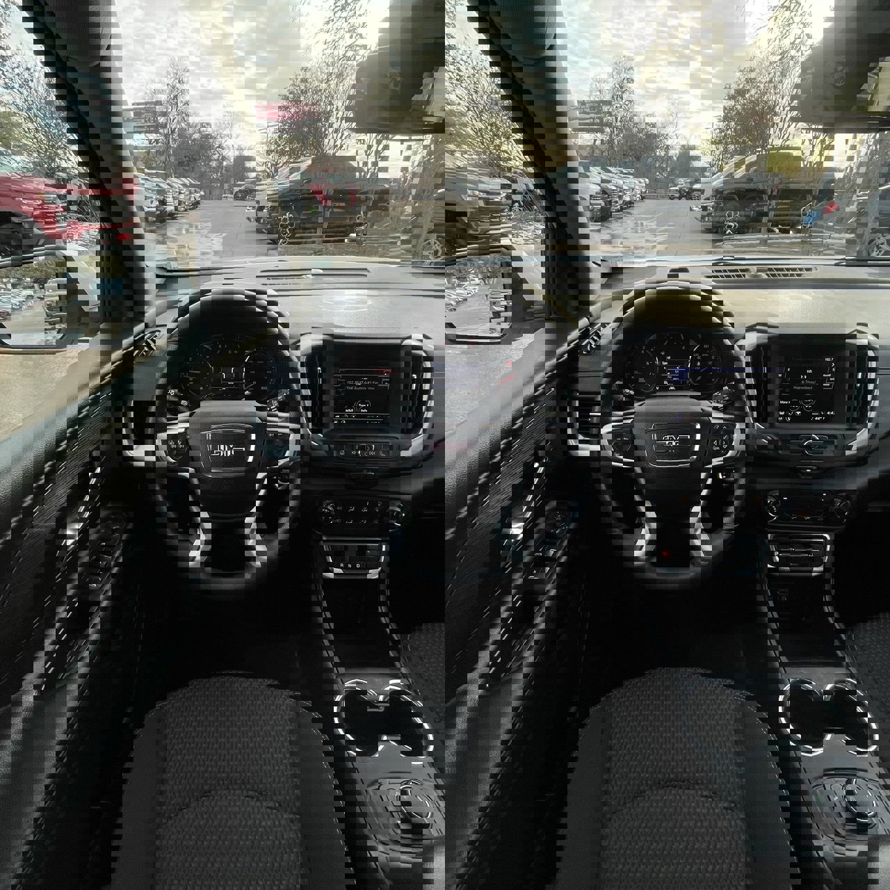 Used 2024 GMC Terrain SLE image 12