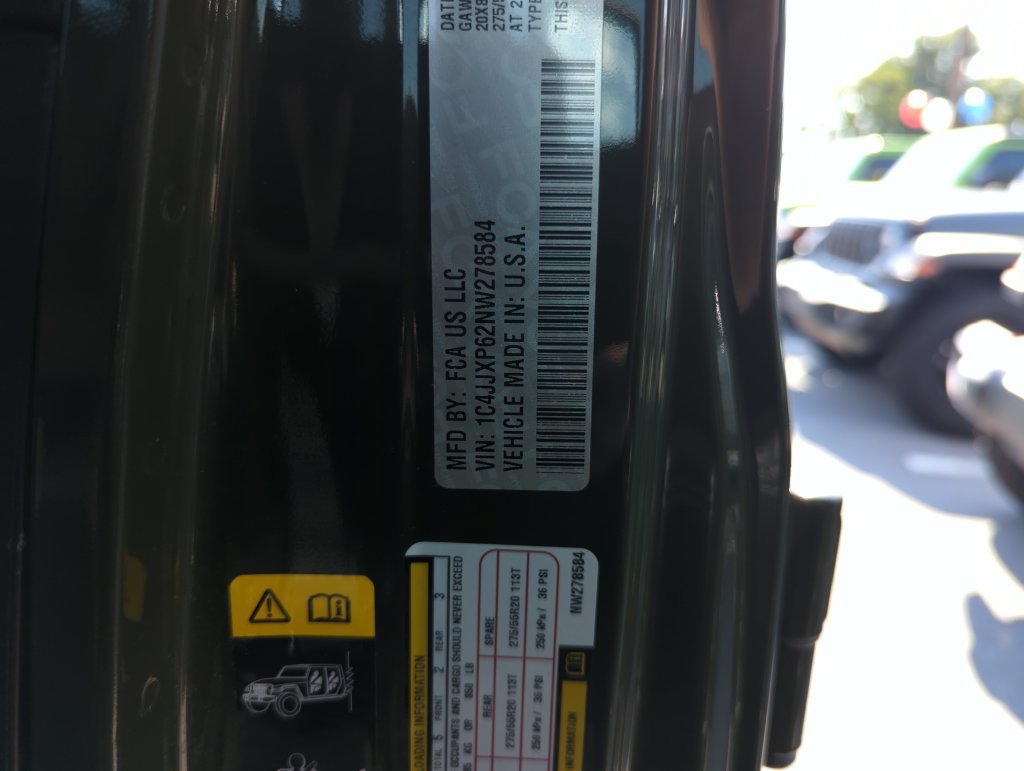 Used 2022 Jeep Wrangler Unlimited Sahara AWD/4WD image 36