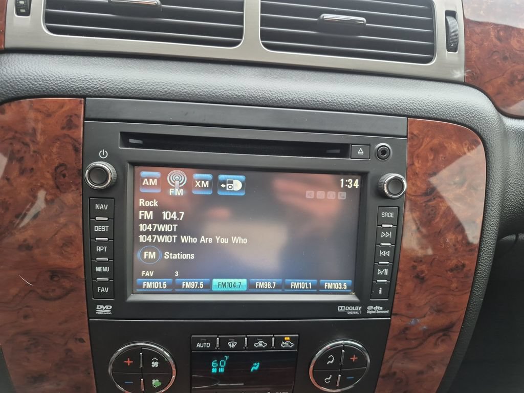 Used 2012 Chevrolet Avalanche LTZ AWD/4WD image 17