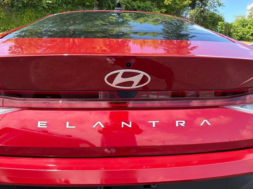 Used 2025 Hyundai Elantra SEL FWD image 10