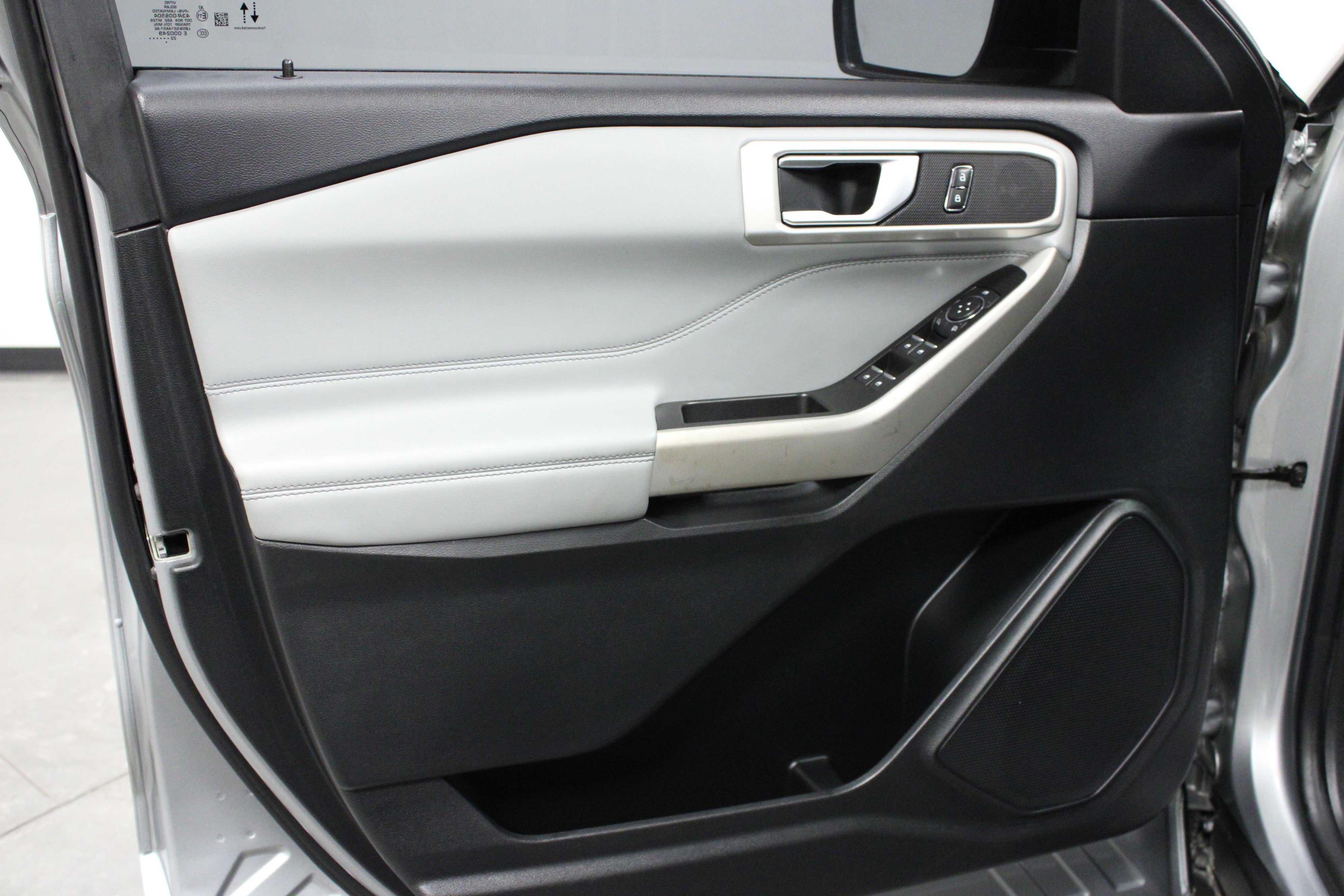 Used 2022 Ford Explorer XLT w/ Equipment Group 202A image 11