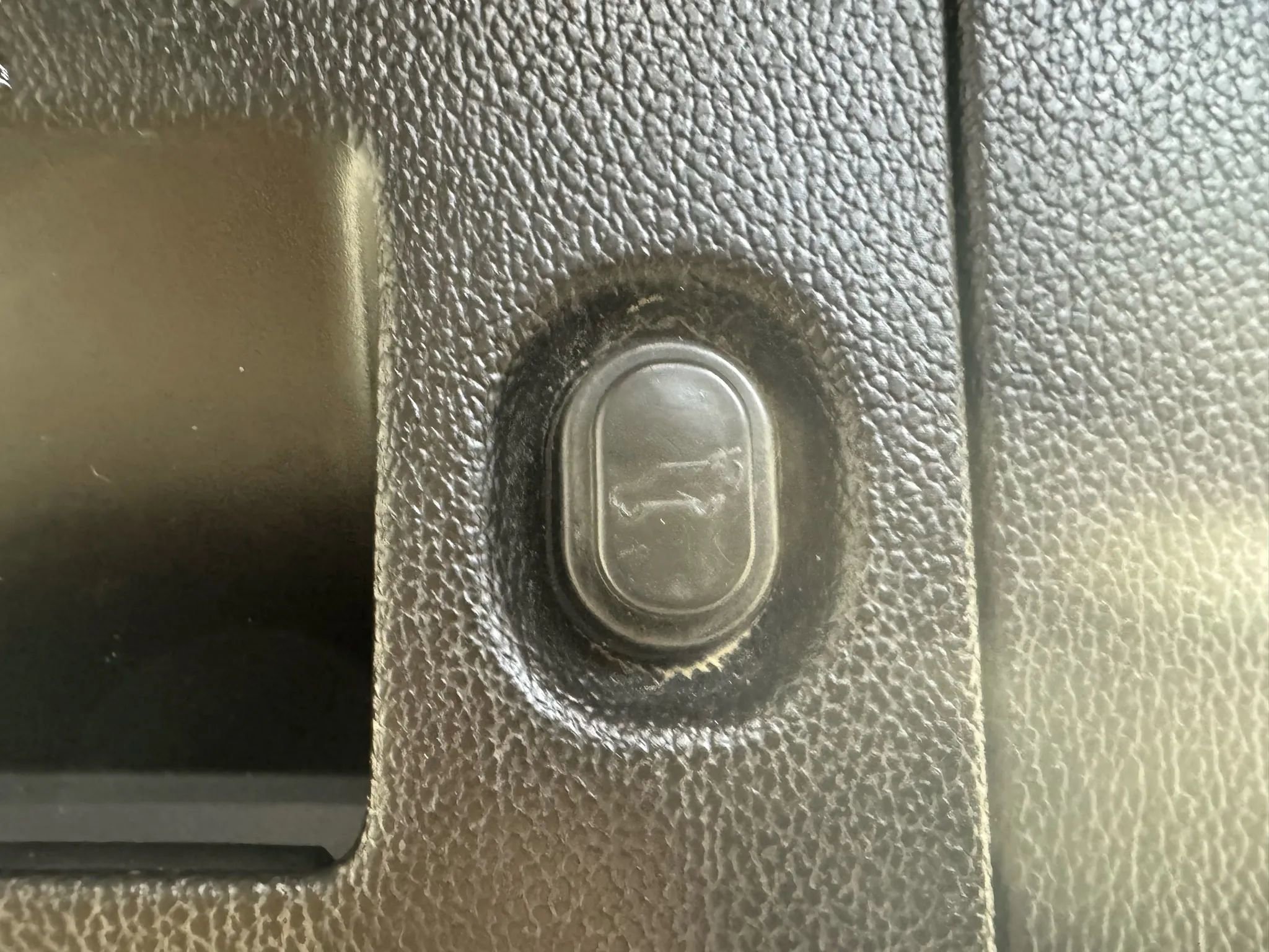 Used 2015 Chevrolet Suburban LT w/ Luxury Package image 29