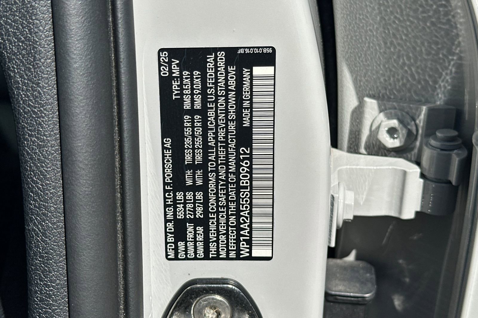 Used 2025 Porsche Macan image 44