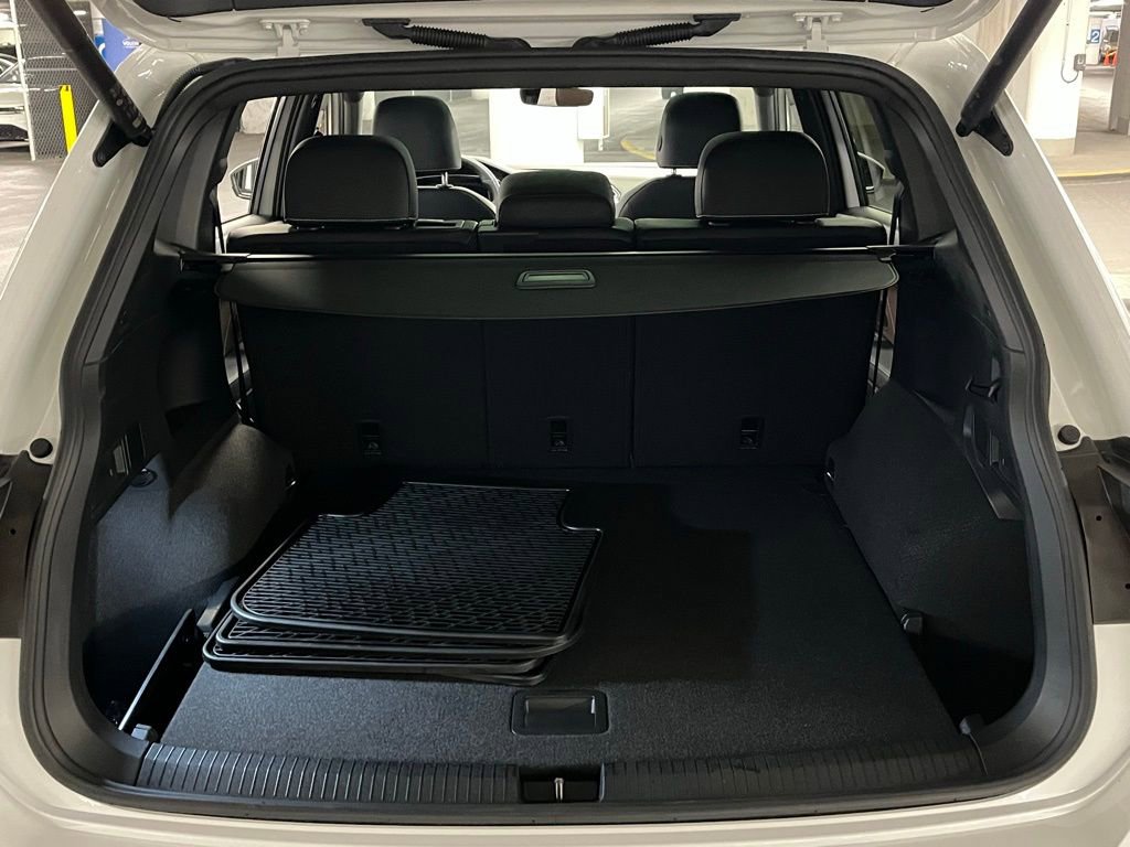 Used 2024 Volkswagen Tiguan SEL R-Line image 37