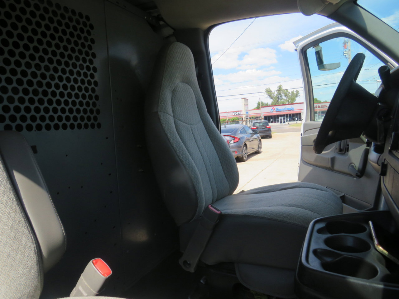 Used 2009 Chevrolet Express 2500 Extended image 32