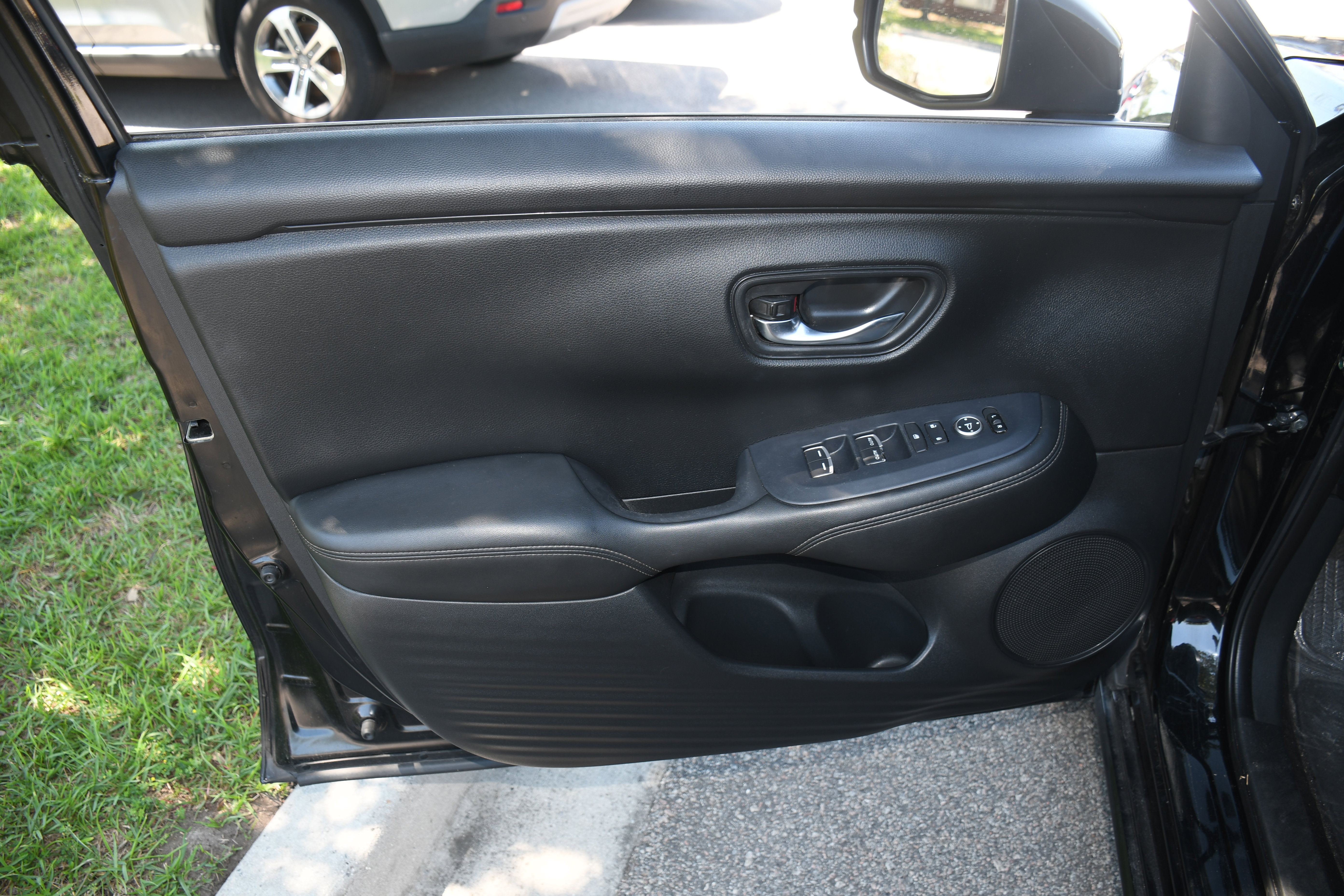 Used 2023 Honda HR-V EX-L image 10