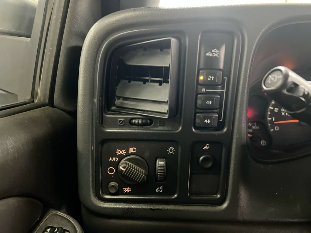 Used 2006 Chevrolet Silverado 2500 LT AWD/4WD image 17