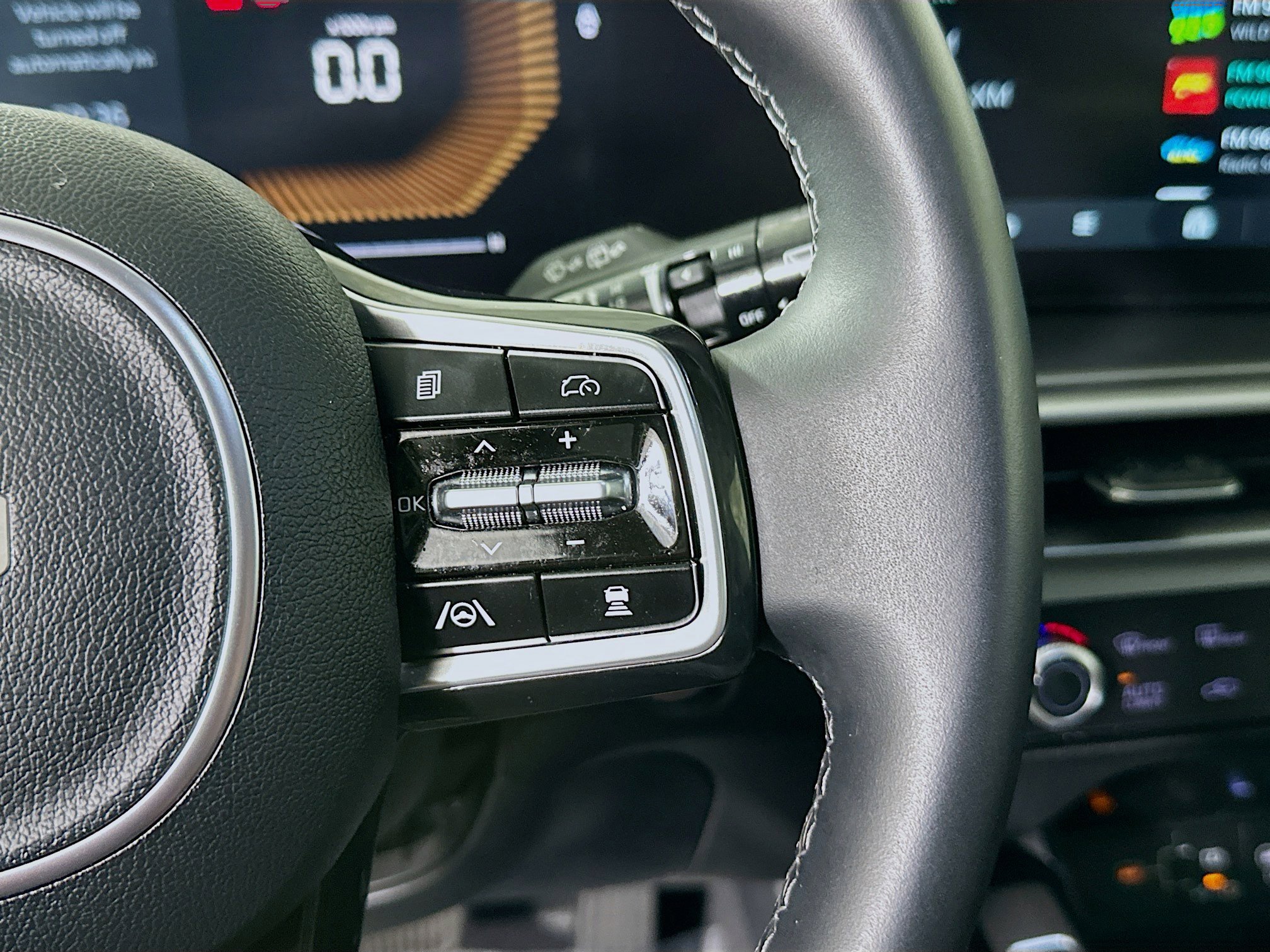 Used 2025 Kia Sorento S w/ Panoramic Sunroof Package image 17