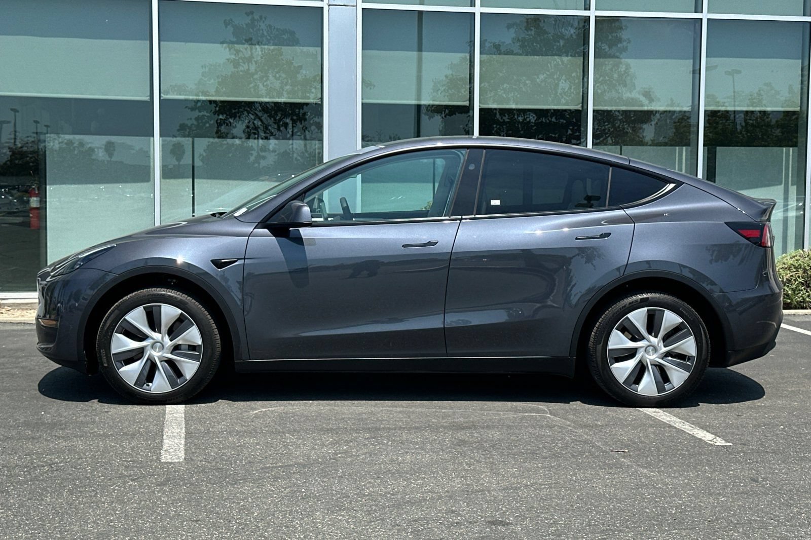 Used 2024 Tesla Model Y Long Range AWD/4WD image 7