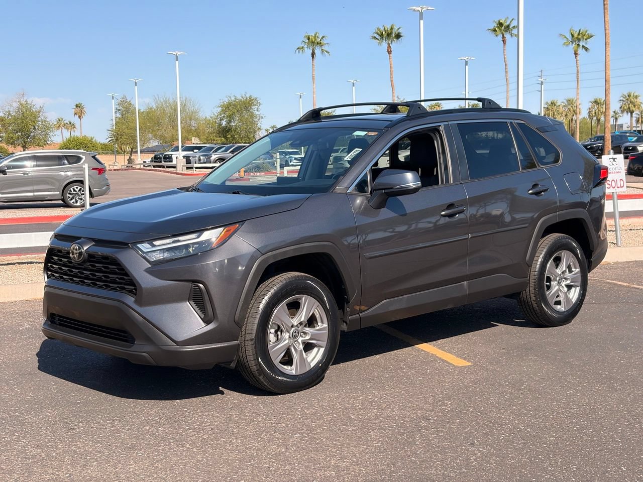 Used 2022 Toyota RAV4 XLE w/ Convenience Package FWD image 2
