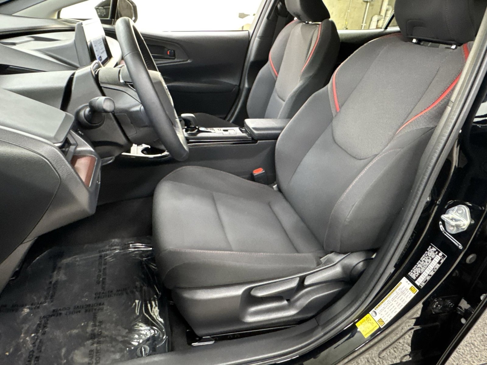 Used 2023 Toyota Prius Prime SE image 4